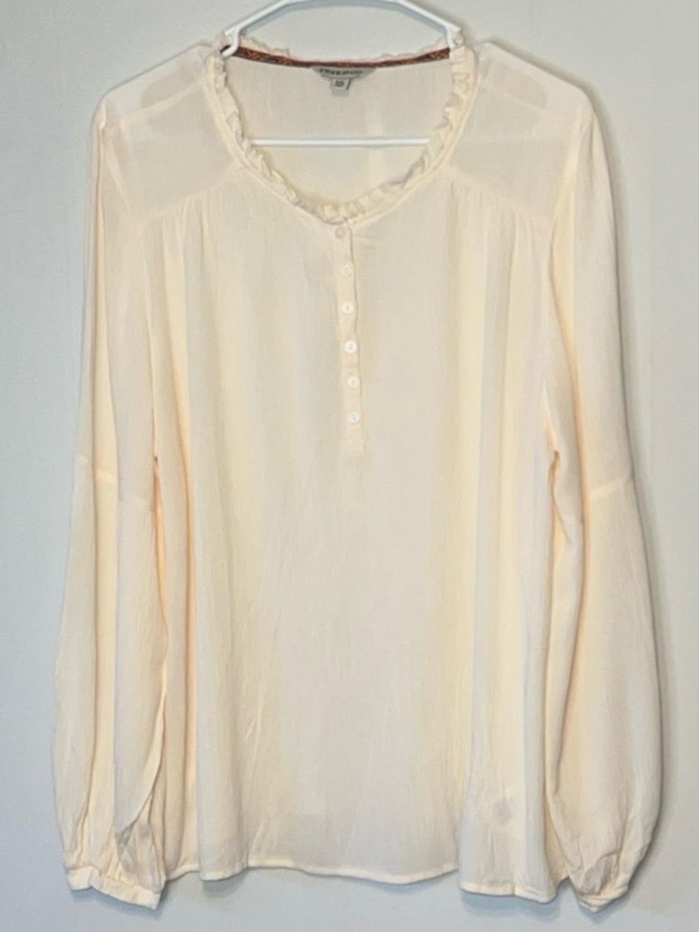 Frye and Co Women XXL Long Sleeve Blouse in Coconut Sugar Rayon Crinkle Blouse.